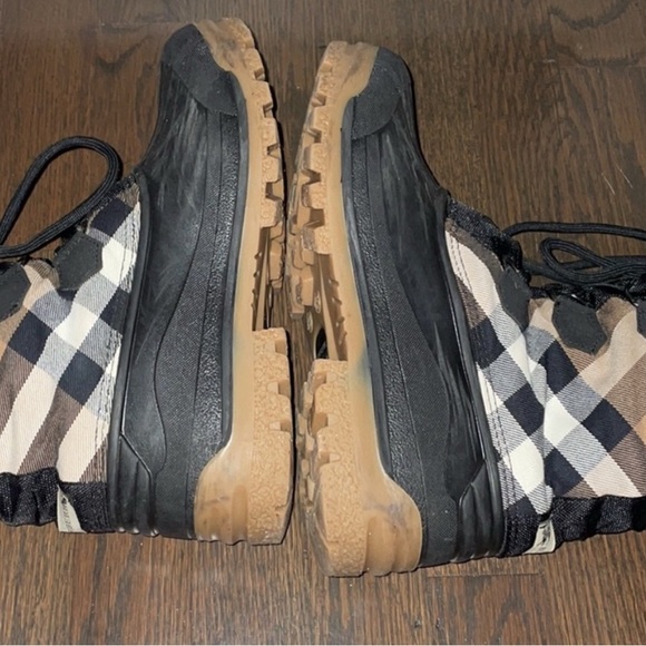 Burberry Black and Tan Winter Boots - Picture 4 of 5